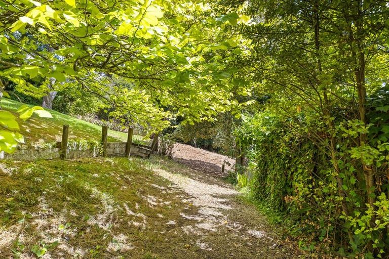 Photo of property in 28 Girrahween Drive, Totara Vale, Auckland, 0629