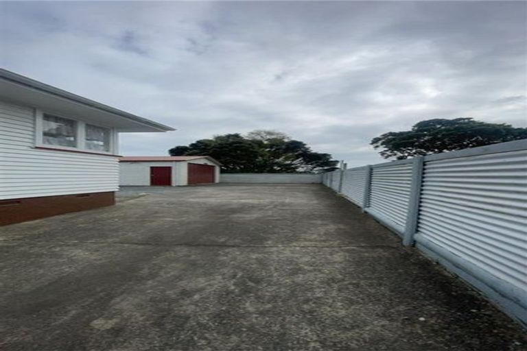 Photo of property in 34 Beauzami Crescent, Ascot Park, Porirua, 5024