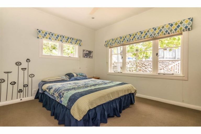 Photo of property in 84 Otitori Bay Road, Titirangi, Auckland, 0604