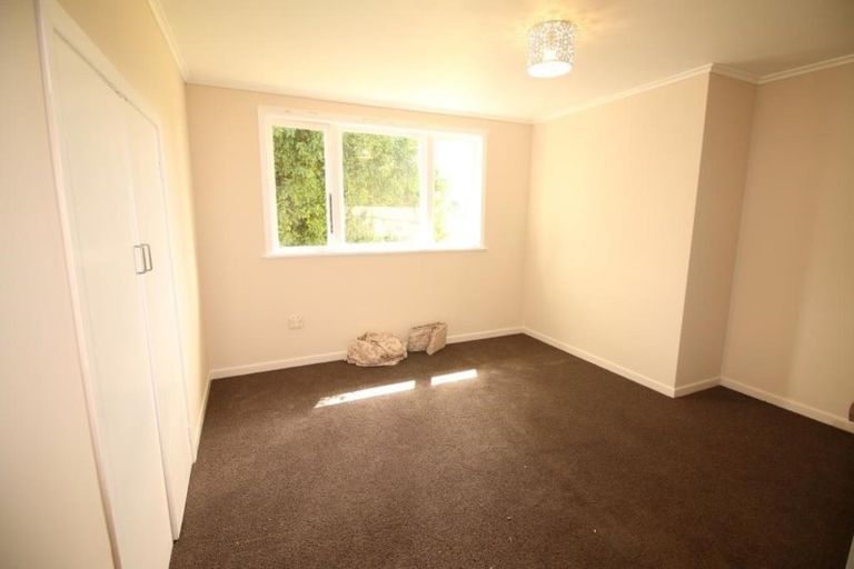 Photo of property in 100 Taikata Road, Te Atatu Peninsula, Auckland, 0610