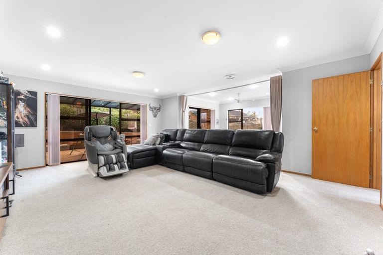Photo of property in 1/66 Picasso Drive, West Harbour, Auckland, 0618