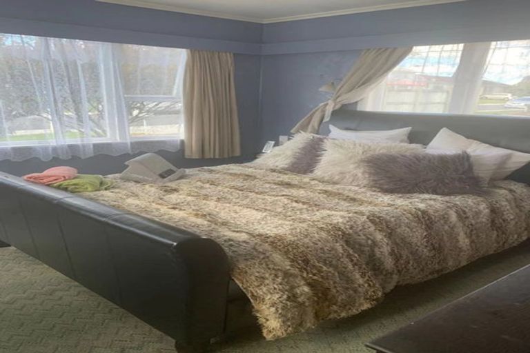 Photo of property in 6 Marlene Avenue, Te Atatu South, Auckland, 0610