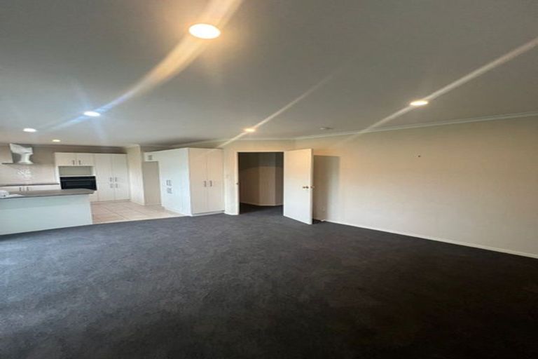 Photo of property in 3 Nephin Place, East Tamaki Heights, Auckland, 2016
