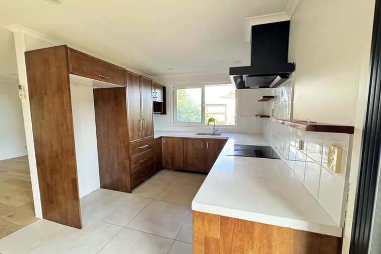 Photo of property in 118 Stapleford Crescent, Browns Bay, Auckland, 0630