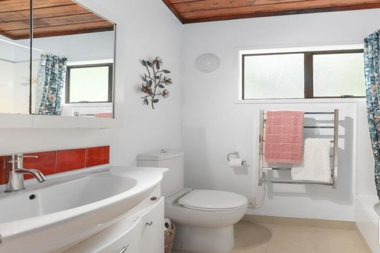 Photo of property in 23 Victory Road, Laingholm, Auckland, 0604