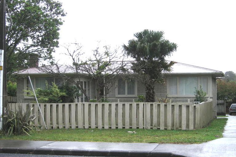 Photo of property in 79 Farquhar Road, Glendene, Auckland, 0602