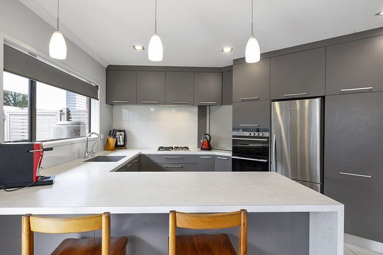 Photo of property in 11b Montrose Place, Highlands Park, New Plymouth, 4312