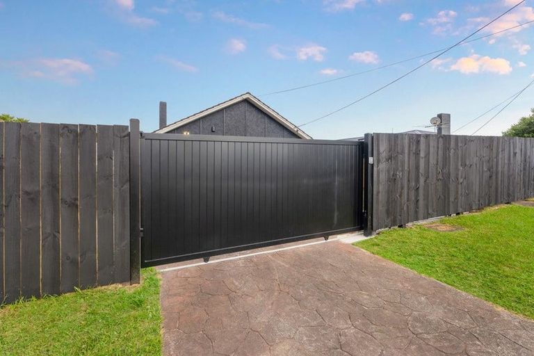 Photo of property in 36 Barrys Road, Glendene, Auckland, 0602