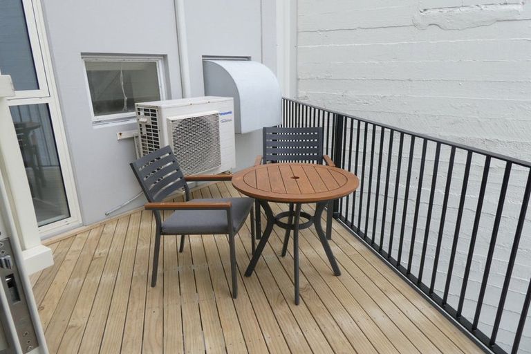 Photo of property in De Vere Apartments, 4/23 Tennyson Street, Te Aro, Wellington, 6011