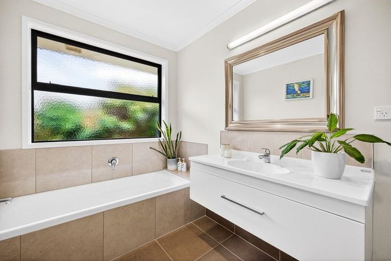 Photo of property in 27 Parlane Drive, Huapai, Kumeu, 0810