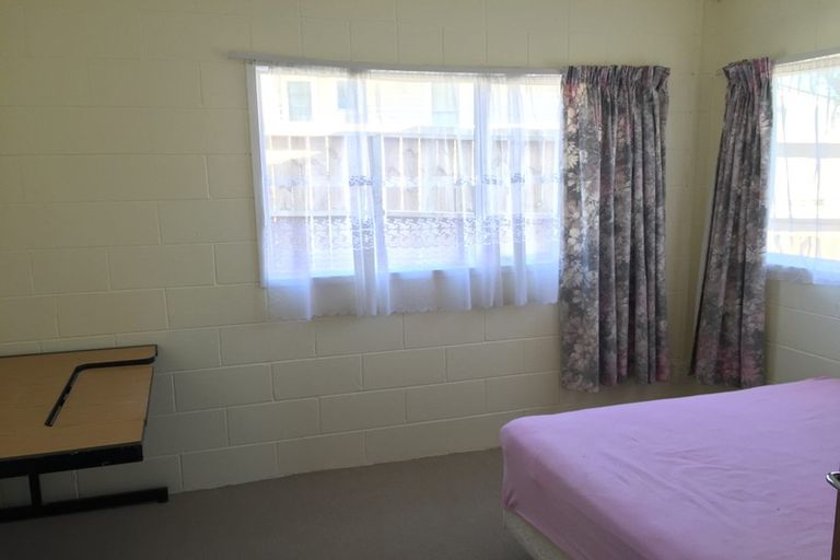 Photo of property in 44 Kaikoura Street, Henderson, Auckland, 0612