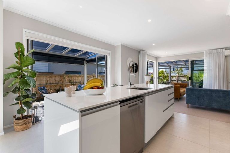 Photo of property in 23 Kukuwai Avenue, Red Beach, 0932