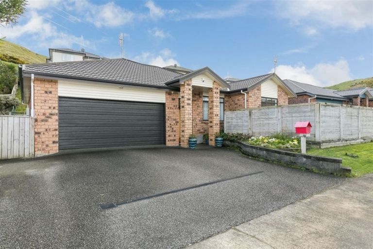 Photo of property in 73 Amesbury Drive, Churton Park, Wellington, 6037