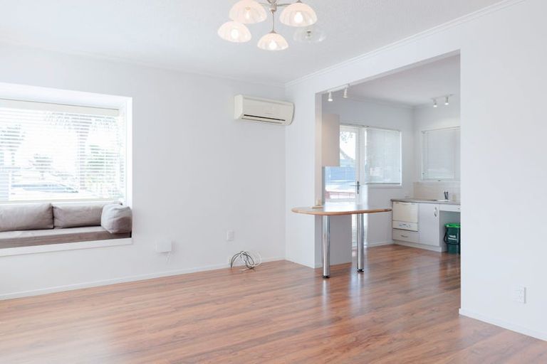 Photo of property in 1/760 Beach Road, Browns Bay, Auckland, 0630