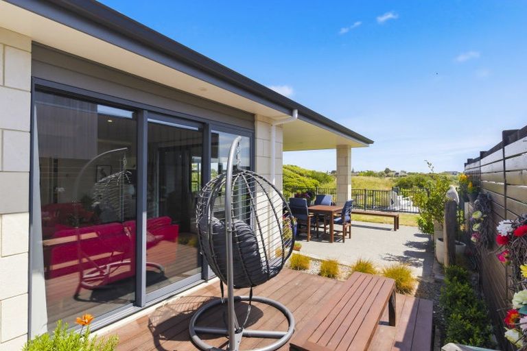 Photo of property in 19 Taranui Way, Paraparaumu Beach, Paraparaumu, 5032