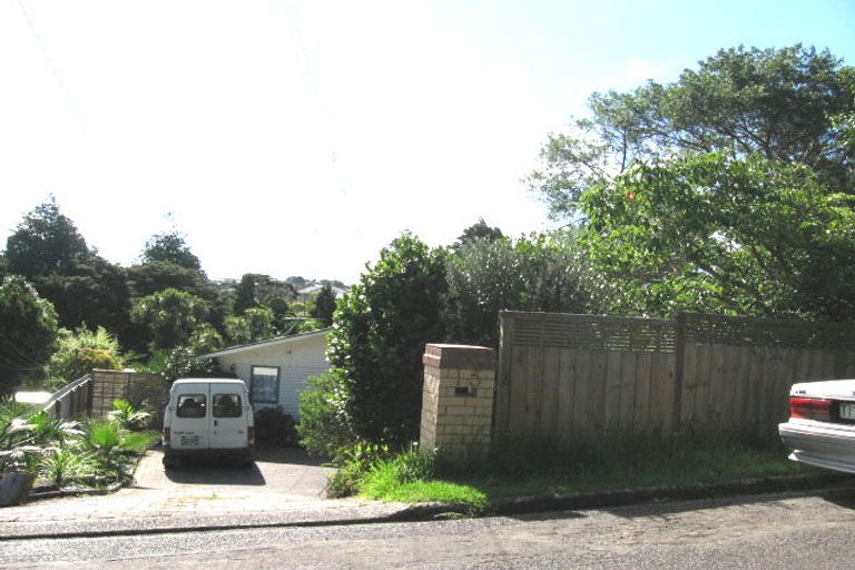 Photo of property in 15 Howard Road, Northcote, Auckland, 0627
