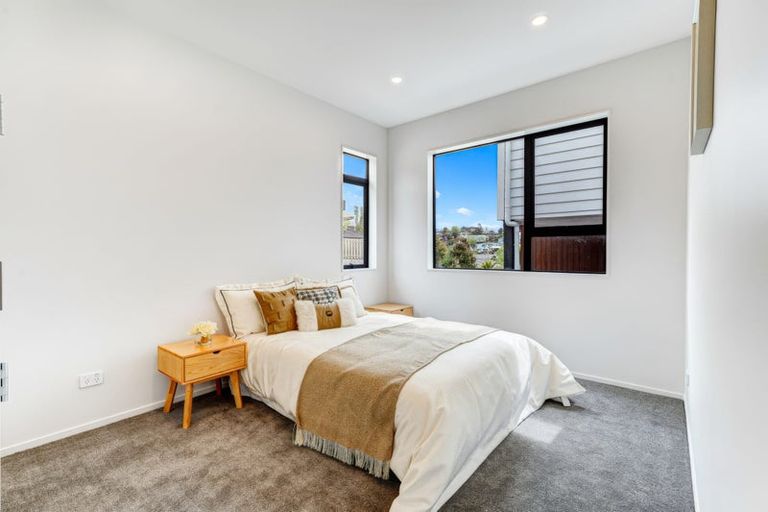 Photo of property in 2 Tiri View Place, Waiake, Auckland, 0630