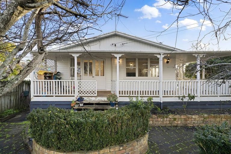 Photo of property in 2a Waller Avenue, Bucklands Beach, Auckland, 2012