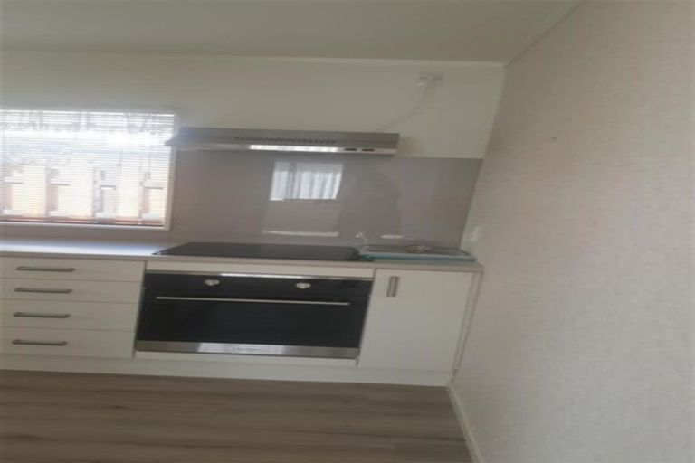 Photo of property in 2/23 Septimus Place, Henderson, Auckland, 0612