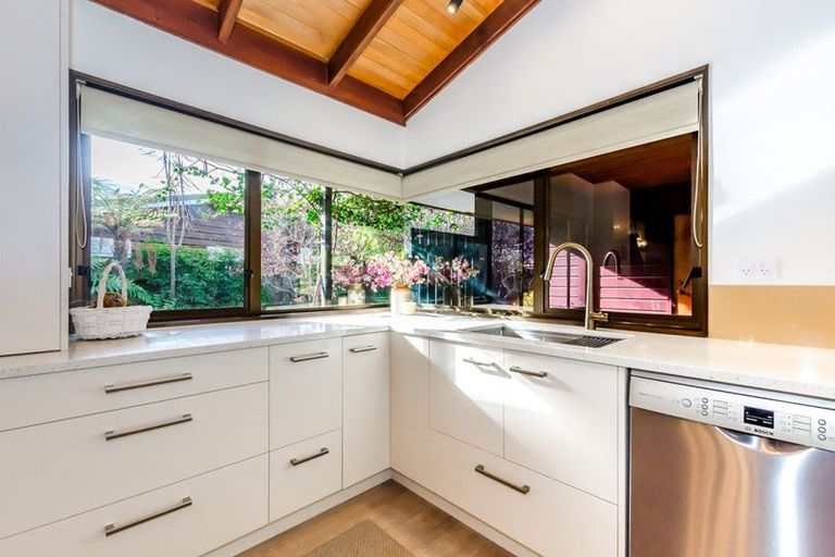 Photo of property in 1 Manu Grove, Waikanae, 5036