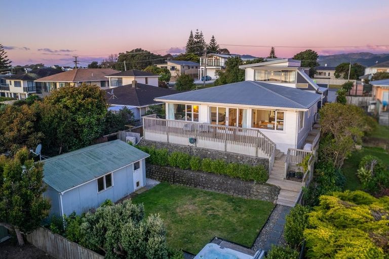 Photo of property in 86 Seaview Road, Paraparaumu Beach, Paraparaumu, 5032