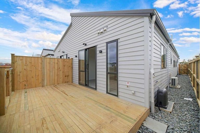 Photo of property in 12 Kaapehu Street, Karaka, 2578