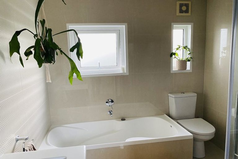 Photo of property in 19 Orewa Heights Crescent, Orewa, 0931