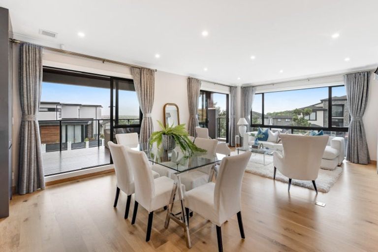 Photo of property in 45 Armstrong Farm Drive, East Tamaki Heights, Auckland, 2016