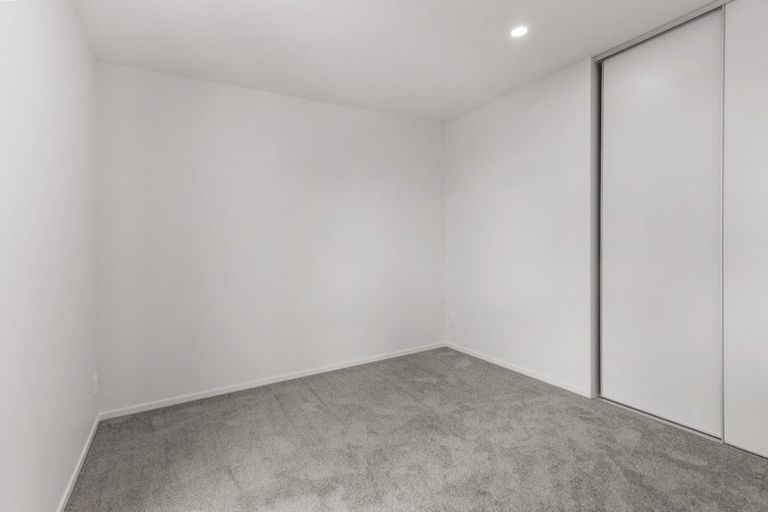 Photo of property in 4 Roberts Road, Matakatia, Whangaparaoa, 0930
