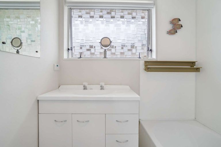 Photo of property in 2/123 Pigeon Mountain Road, Half Moon Bay, Auckland, 2012