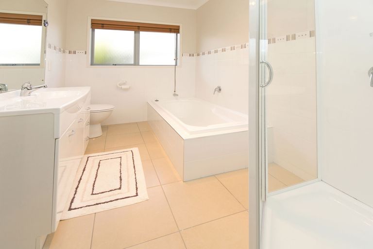 Photo of property in 76 Florence Avenue, Orewa, 0931