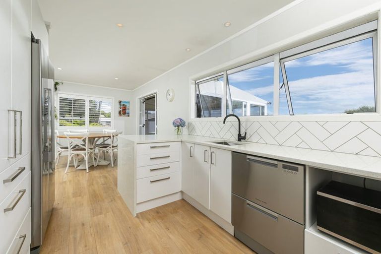 Photo of property in 107 Oreil Avenue, West Harbour, Auckland, 0618