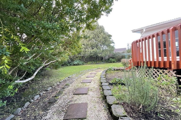 Photo of property in 13 Webb Place, Forrest Hill, Auckland, 0620