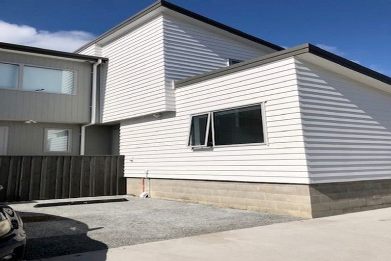 Photo of property in 1a Pavola Grove, Glenfield, Auckland, 0629