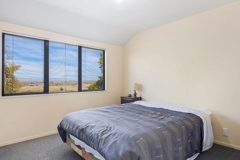 Photo of property in 26 Highcrest Heights, Westmorland, Christchurch, 8025