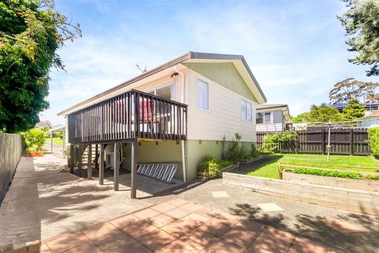 Photo of property in 12 Borich Road, Sunnyvale, Auckland, 0612