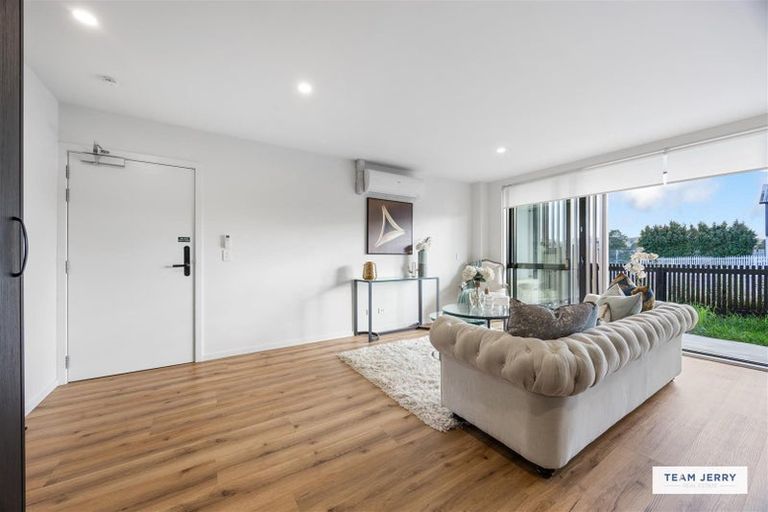 Photo of property in 2/1g Dishys Road, Flat Bush, Auckland, 2019