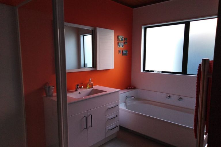 Photo of property in 22 Satara Crescent, Khandallah, Wellington, 6035