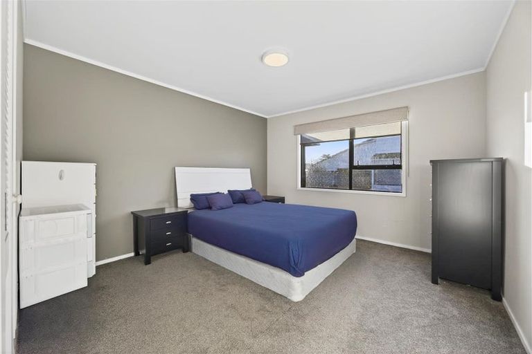 Photo of property in 70 De Quincey Terrace, Highland Park, Auckland, 2010