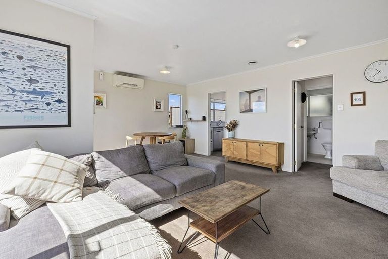 Photo of property in 10f2 Downing Street, Crofton Downs, Wellington, 6035