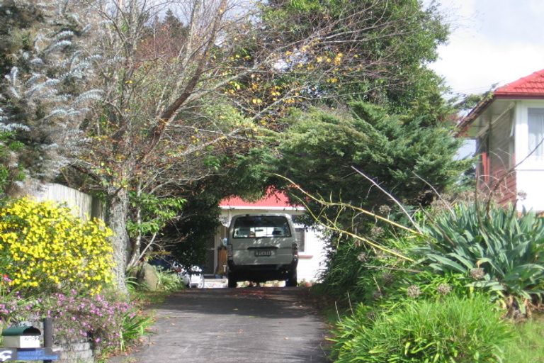 Photo of property in 2/62 Rua Road, Glen Eden, Auckland, 0602