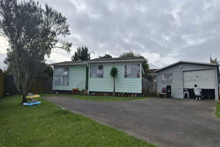 Photo of property in 10 Ewbank Place, Manurewa, Auckland, 2102