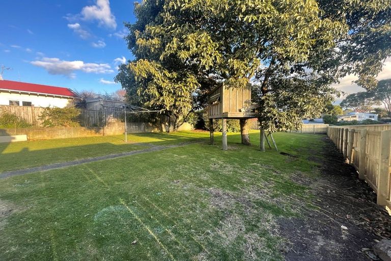 Photo of property in 40 Waiwaka Terrace, Strandon, New Plymouth, 4312