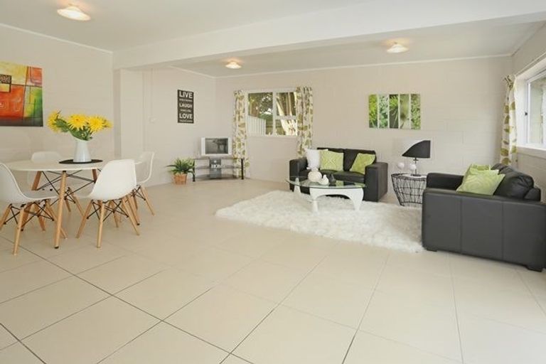 Photo of property in 17 Statesman Street, Henderson, Auckland, 0612