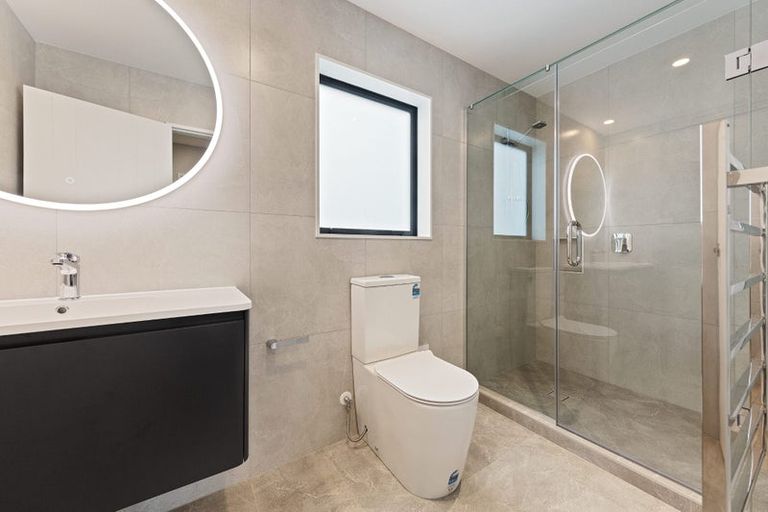 Photo of property in 47a Gossamer Drive, Pakuranga Heights, Auckland, 2010