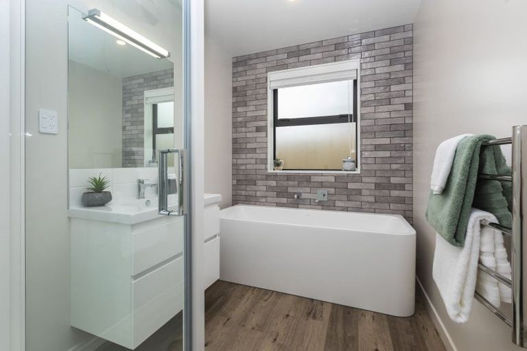 Photo of property in 2 Lussa Close, Broomfield, Christchurch, 8042