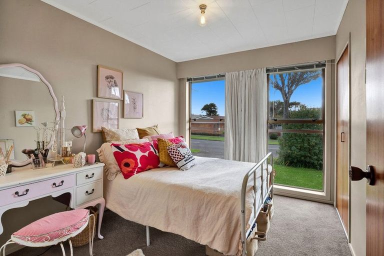 Photo of property in 19 Wesley Avenue, Frankleigh Park, New Plymouth, 4310