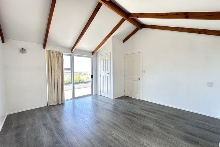 Photo of property in 195 West Harbour Drive, West Harbour, Auckland, 0618