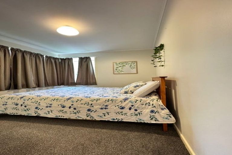 Photo of property in 7 Golf Road, New Lynn, Auckland, 0600