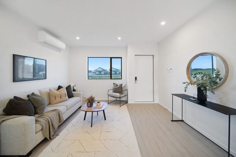 Photo of property in 3 Farranfore Road, Opaheke, Papakura, 2113